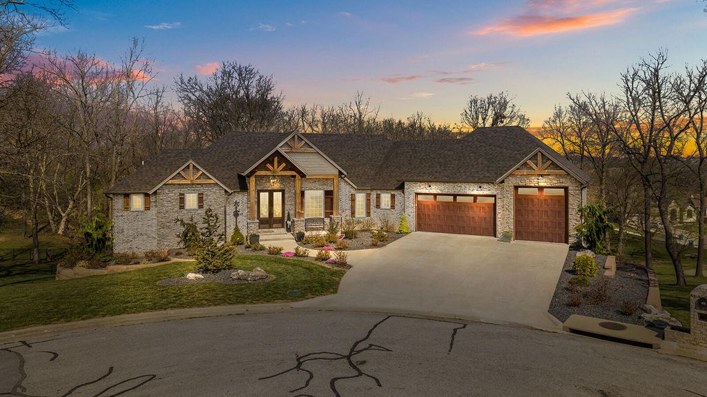 909 W Rufina Court, Nixa, MO 65714