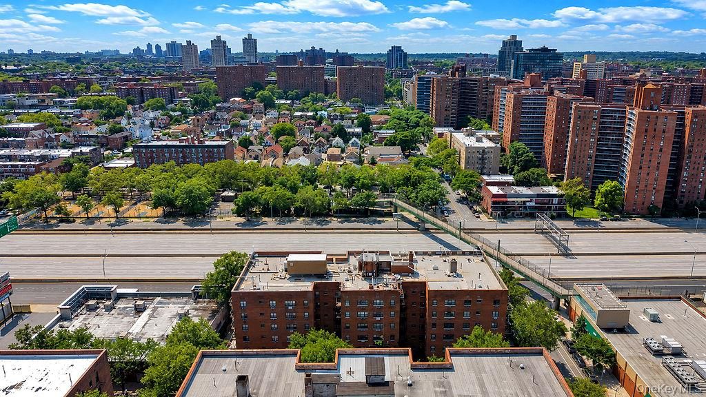 9910 60th Avenue 5J, Corona, NY 11368 — photo 2
