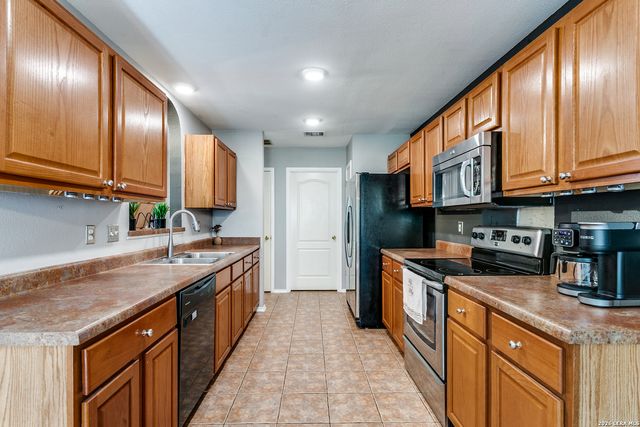 10 Rainy Ave, San Antonio, TX 78240