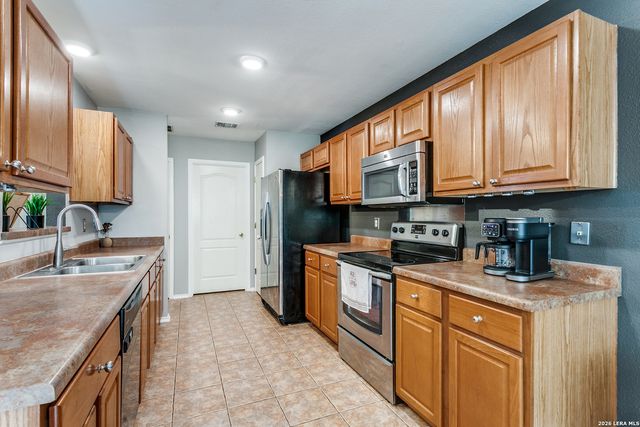 10 Rainy Ave, San Antonio, TX 78240