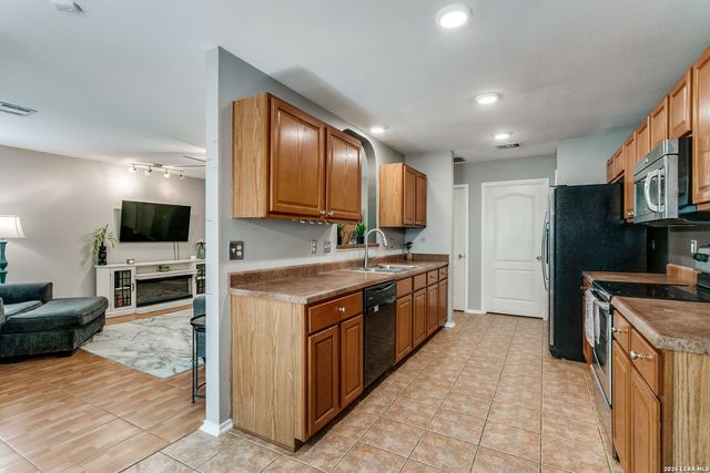 10 Rainy Ave, San Antonio, TX 78240