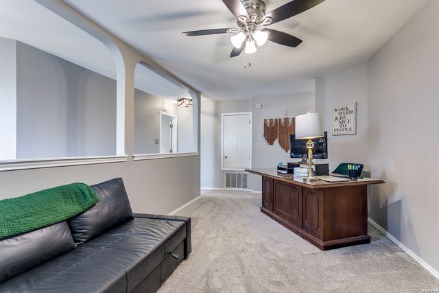 10 Rainy Ave, San Antonio, TX 78240