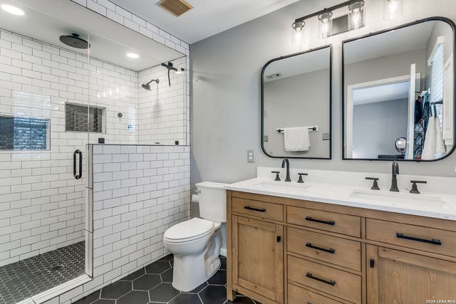 10 Rainy Ave, San Antonio, TX 78240