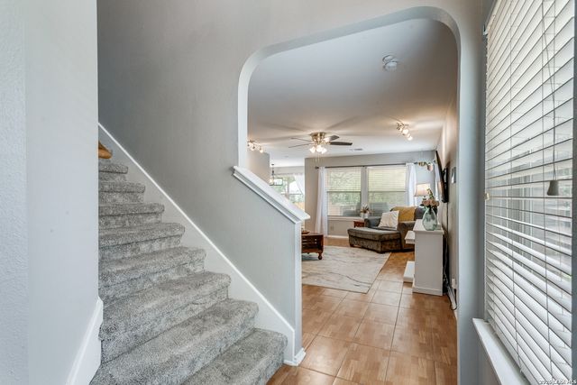 10 Rainy Ave, San Antonio, TX 78240