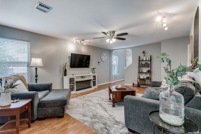 10 Rainy Ave, San Antonio, TX 78240