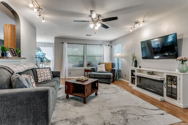 10 Rainy Ave, San Antonio, TX 78240