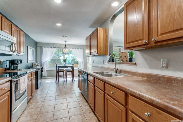 10 Rainy Ave, San Antonio, TX 78240