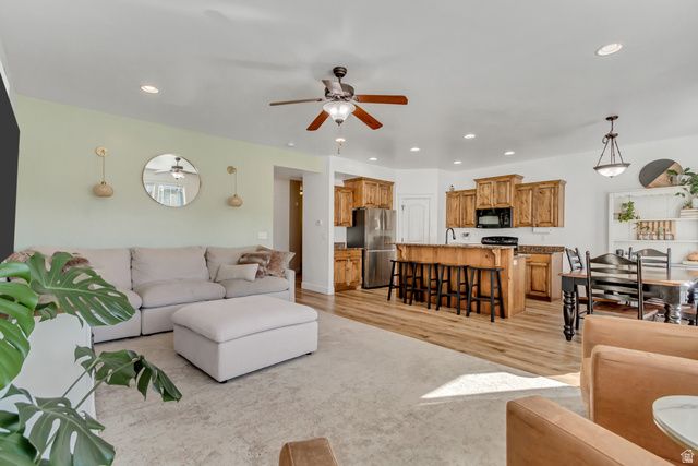 1237 N SILVERCREST DR, Saratoga Springs, UT 84045