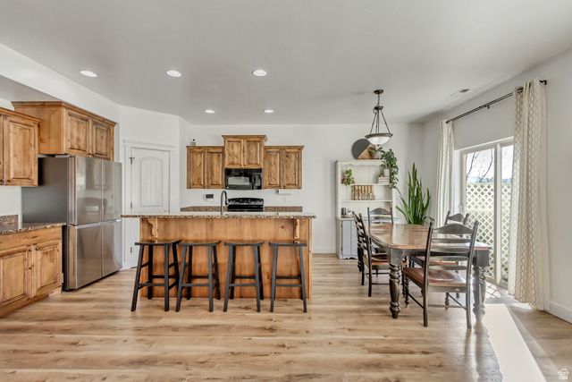 1237 N SILVERCREST DR, Saratoga Springs, UT 84045