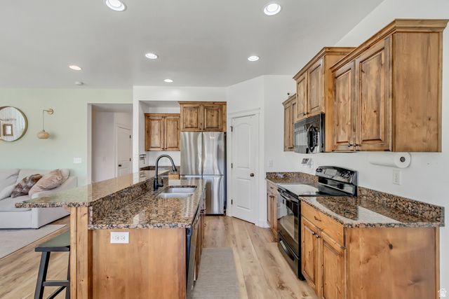 1237 N SILVERCREST DR, Saratoga Springs, UT 84045