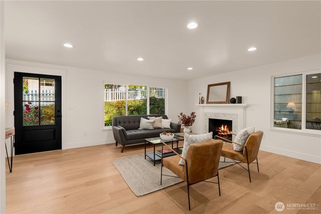 3613 40th Avenue W, Seattle, WA 98199