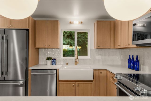 3613 40th Avenue W, Seattle, WA 98199