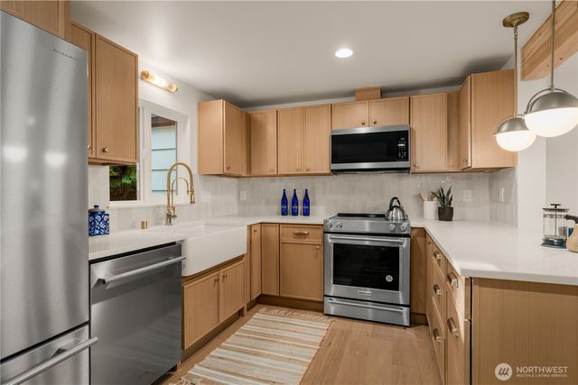 3613 40th Avenue W, Seattle, WA 98199