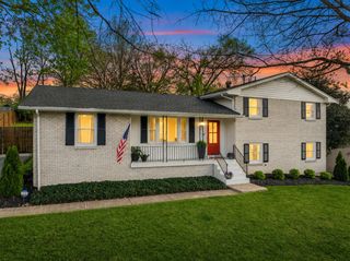517 Adamwood Dr, Nashville, TN 37211
