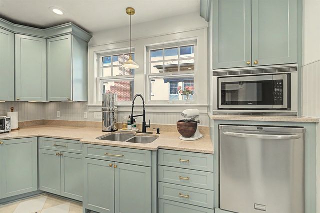 833 S Santa Fe, Salina, KS 67401