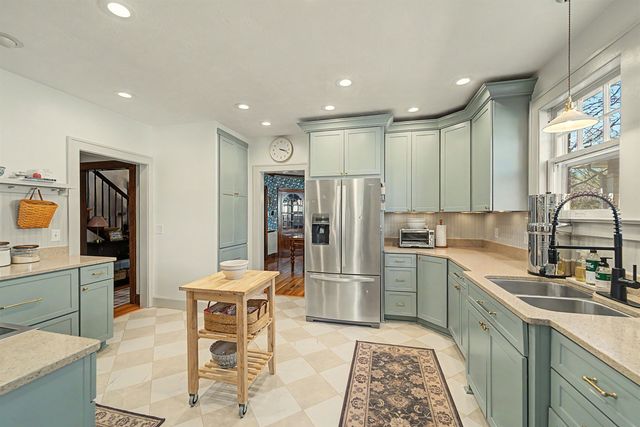 833 S Santa Fe, Salina, KS 67401