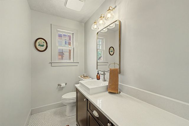 833 S Santa Fe, Salina, KS 67401