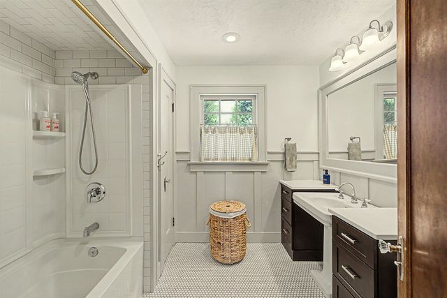 833 S Santa Fe, Salina, KS 67401