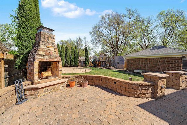 833 S Santa Fe, Salina, KS 67401