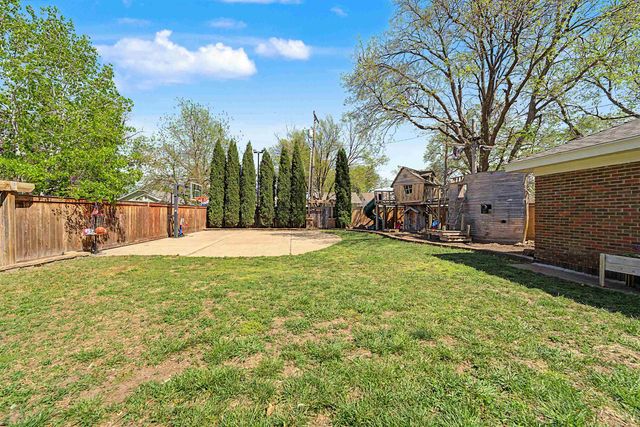 833 S Santa Fe, Salina, KS 67401