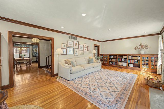 833 S Santa Fe, Salina, KS 67401