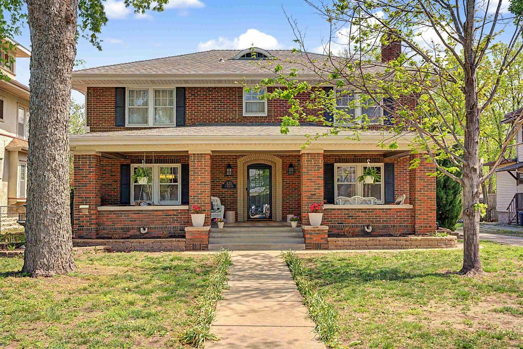 833 S Santa Fe, Salina, KS 67401