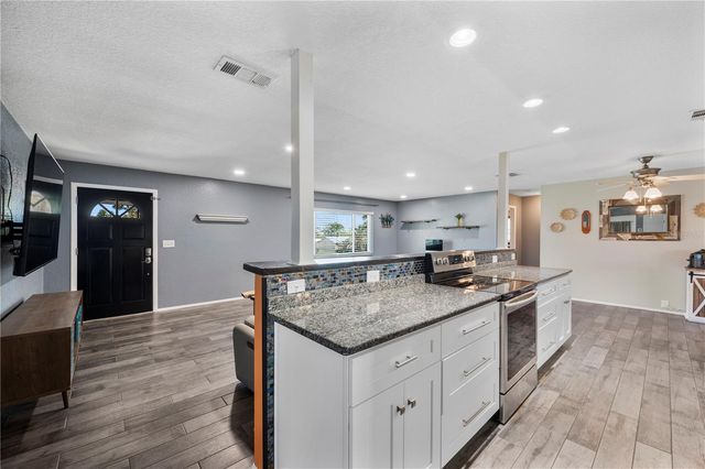 635 HILLSIDE CIRCLE, Lake Alfred, FL 33850