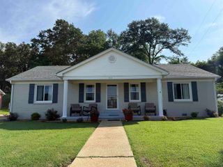 263 W COURT AVE, Selmer, TN 38375