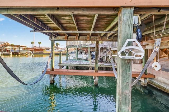 15222 Isla Pinta Ct, Corpus Christi, TX 78418