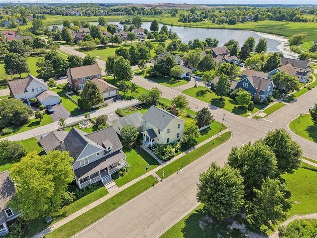 1501 Amos Bennett Street, Grayslake, IL 60030