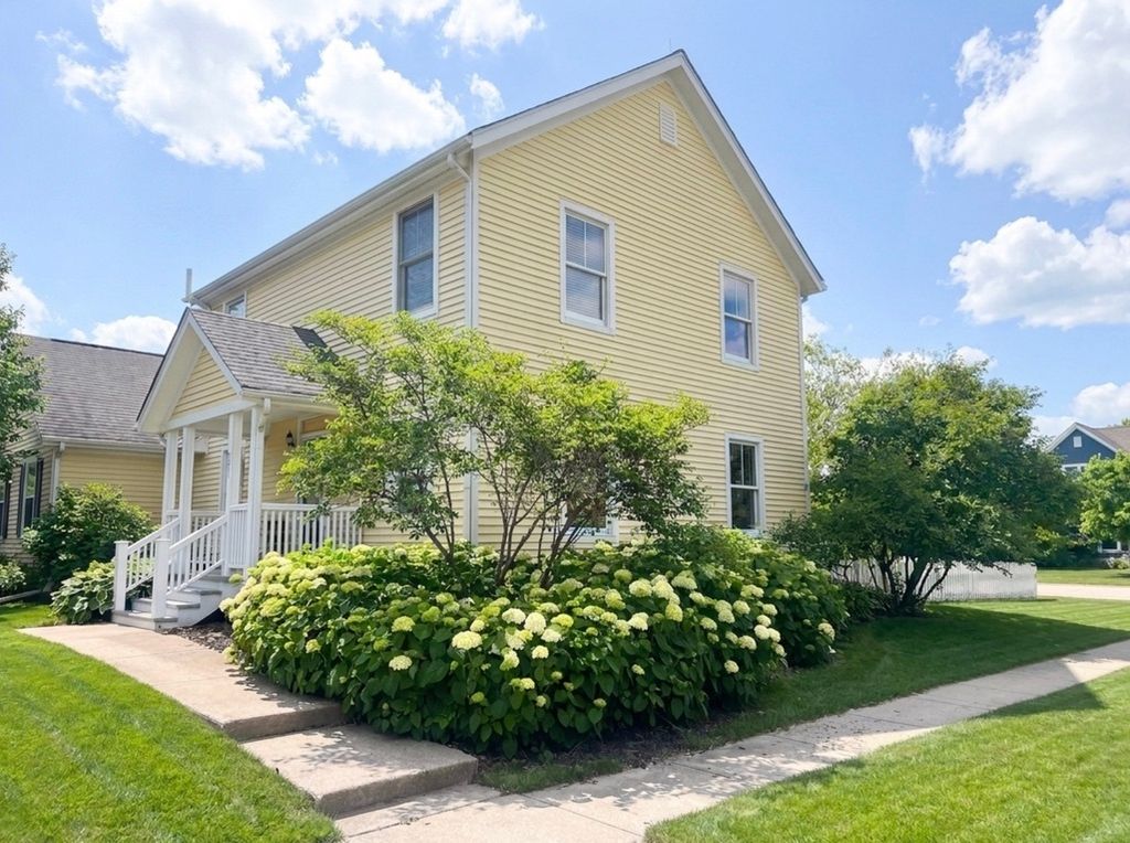 1501 Amos Bennett Street, Grayslake, IL 60030
