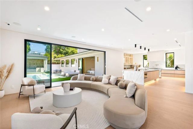 16728 Morrison Street, Encino, CA 91436