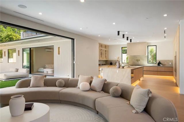 16728 Morrison Street, Encino, CA 91436