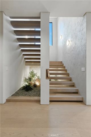 16728 Morrison Street, Encino, CA 91436