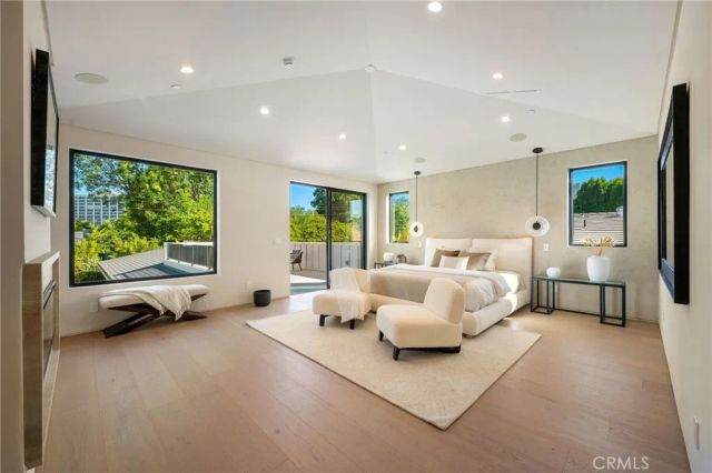 16728 Morrison Street, Encino, CA 91436