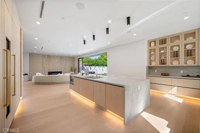 16728 Morrison Street, Encino, CA 91436