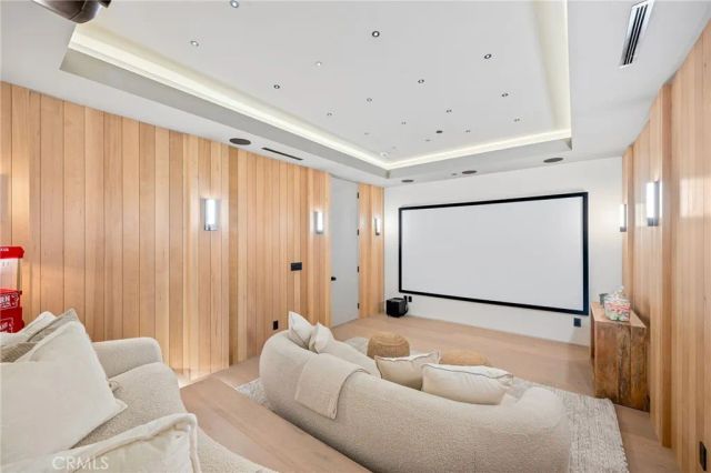 16728 Morrison Street, Encino, CA 91436