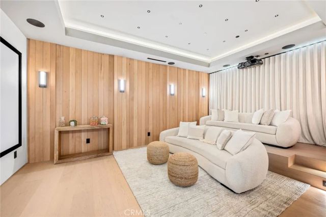 16728 Morrison Street, Encino, CA 91436