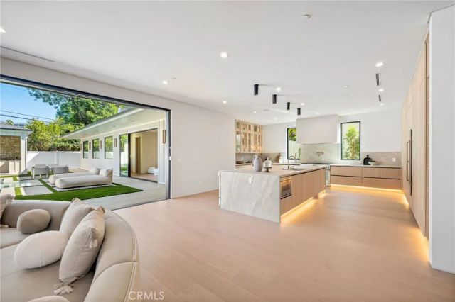 16728 Morrison Street, Encino, CA 91436