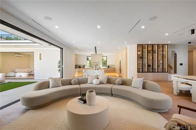 16728 Morrison Street, Encino, CA 91436