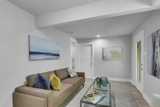 110 N Hillside Street, Red Oak, TX 75154