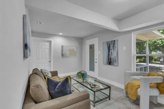 110 N Hillside Street, Red Oak, TX 75154