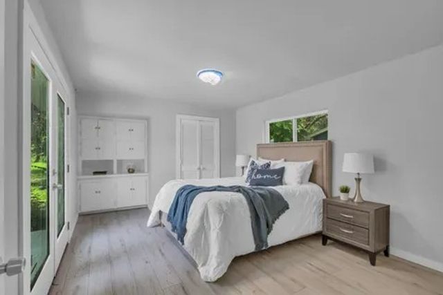 110 N Hillside Street, Red Oak, TX 75154