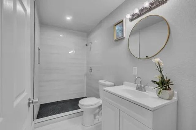 110 N Hillside Street, Red Oak, TX 75154