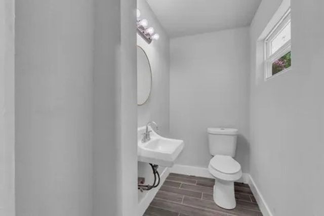 110 N Hillside Street, Red Oak, TX 75154