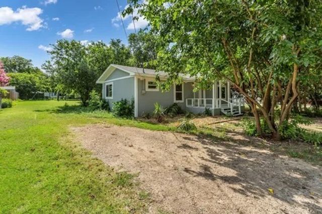 110 N Hillside Street, Red Oak, TX 75154