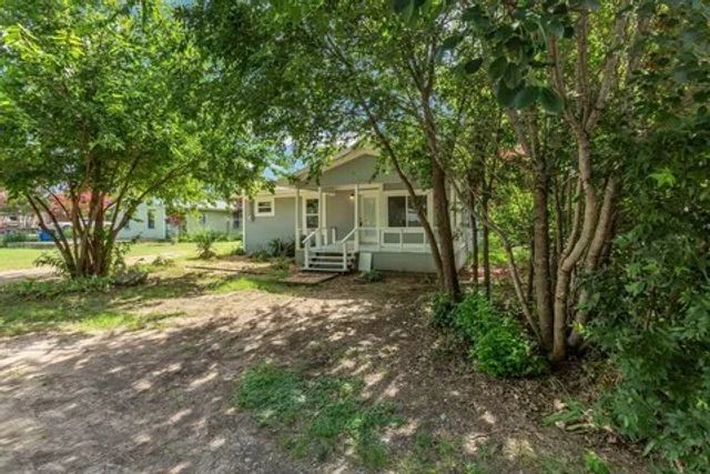 110 N Hillside Street, Red Oak, TX 75154
