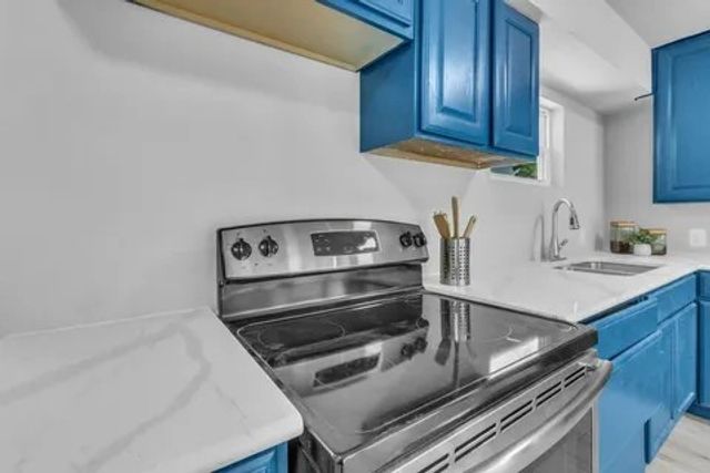 110 N Hillside Street, Red Oak, TX 75154