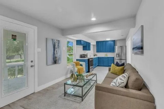 110 N Hillside Street, Red Oak, TX 75154