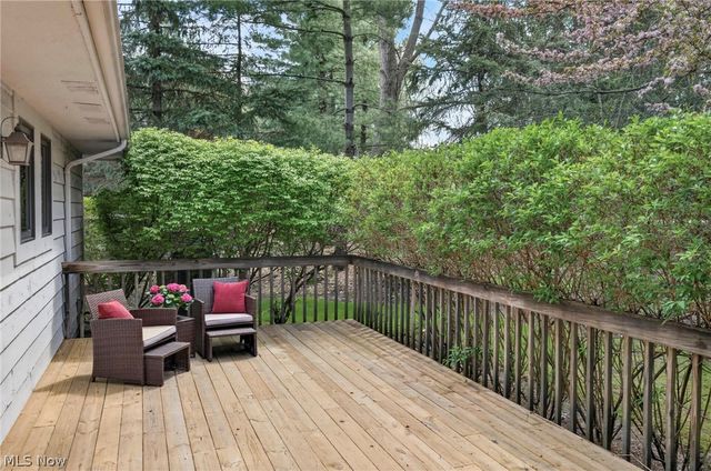 10 Longmeadow Lane, Beachwood, OH 44122